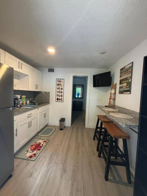 Quiet & Centrally Located House - Private Parking, Laundry And Storage For Luggage Ferienhaus Miami