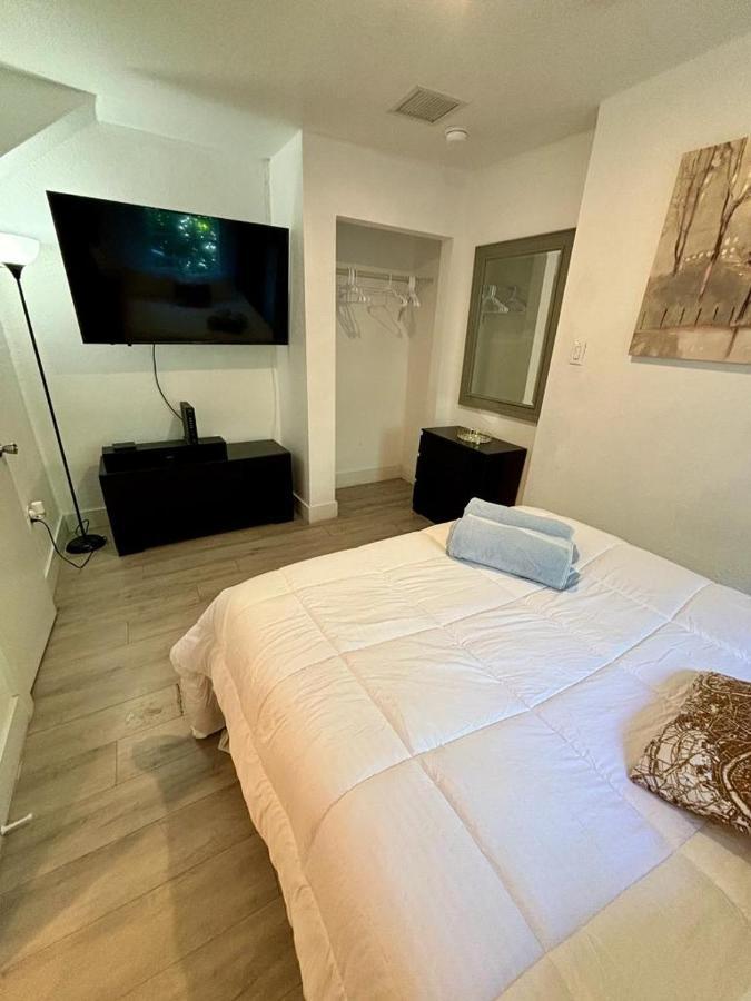 Ferienhaus Quiet & Centrally Located House - Private Parking, Laundry And Storage For Luggage *