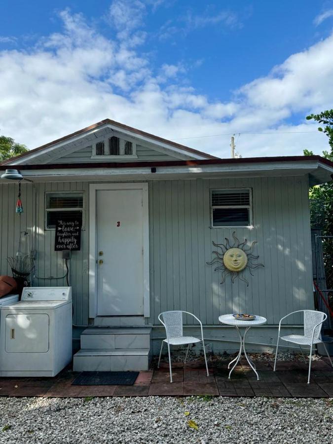 Ferienhaus Quiet & Centrally Located House - Private Parking, Laundry And Storage For Luggage *