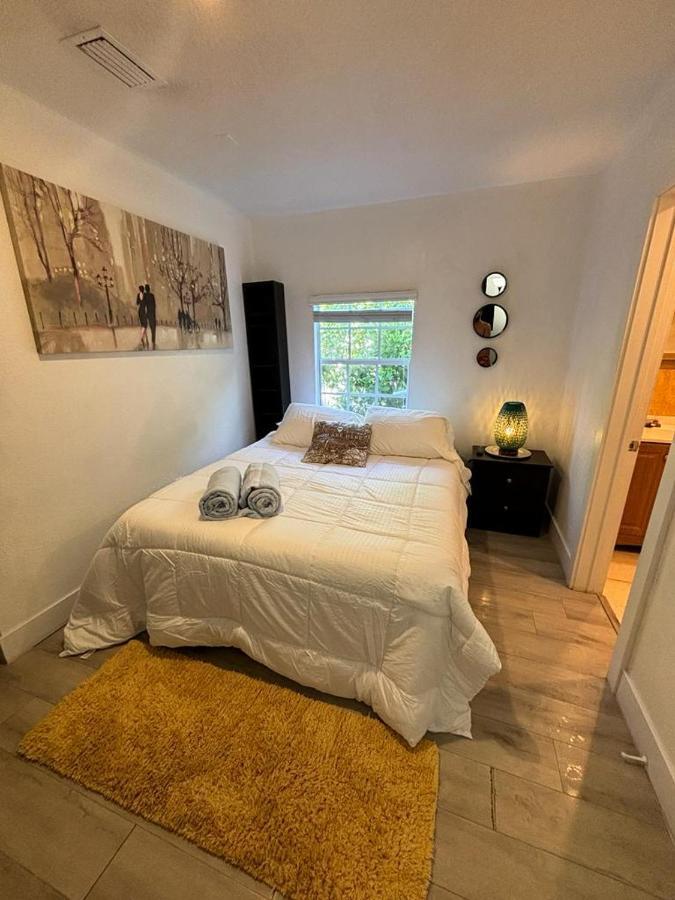 Ferienhaus Quiet & Centrally Located House - Private Parking, Laundry And Storage For Luggage