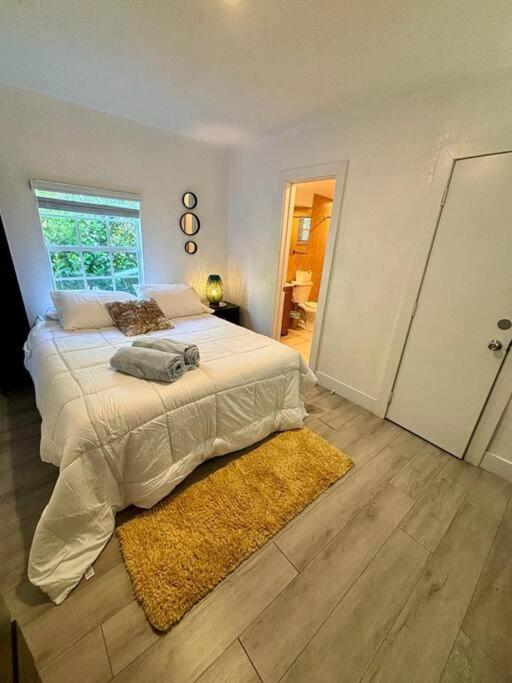 Quiet & Centrally Located House - Private Parking, Laundry And Storage For Luggage Ferienhaus