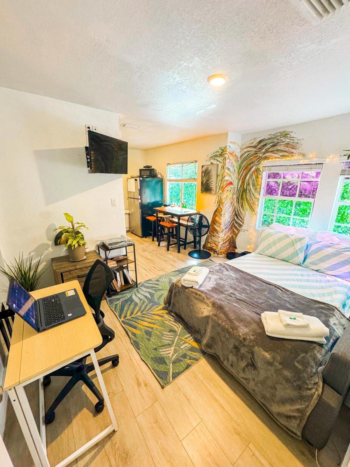 Ferienhaus Quiet & Centrally Located House - Private Parking, Laundry And Storage For Luggage Miami