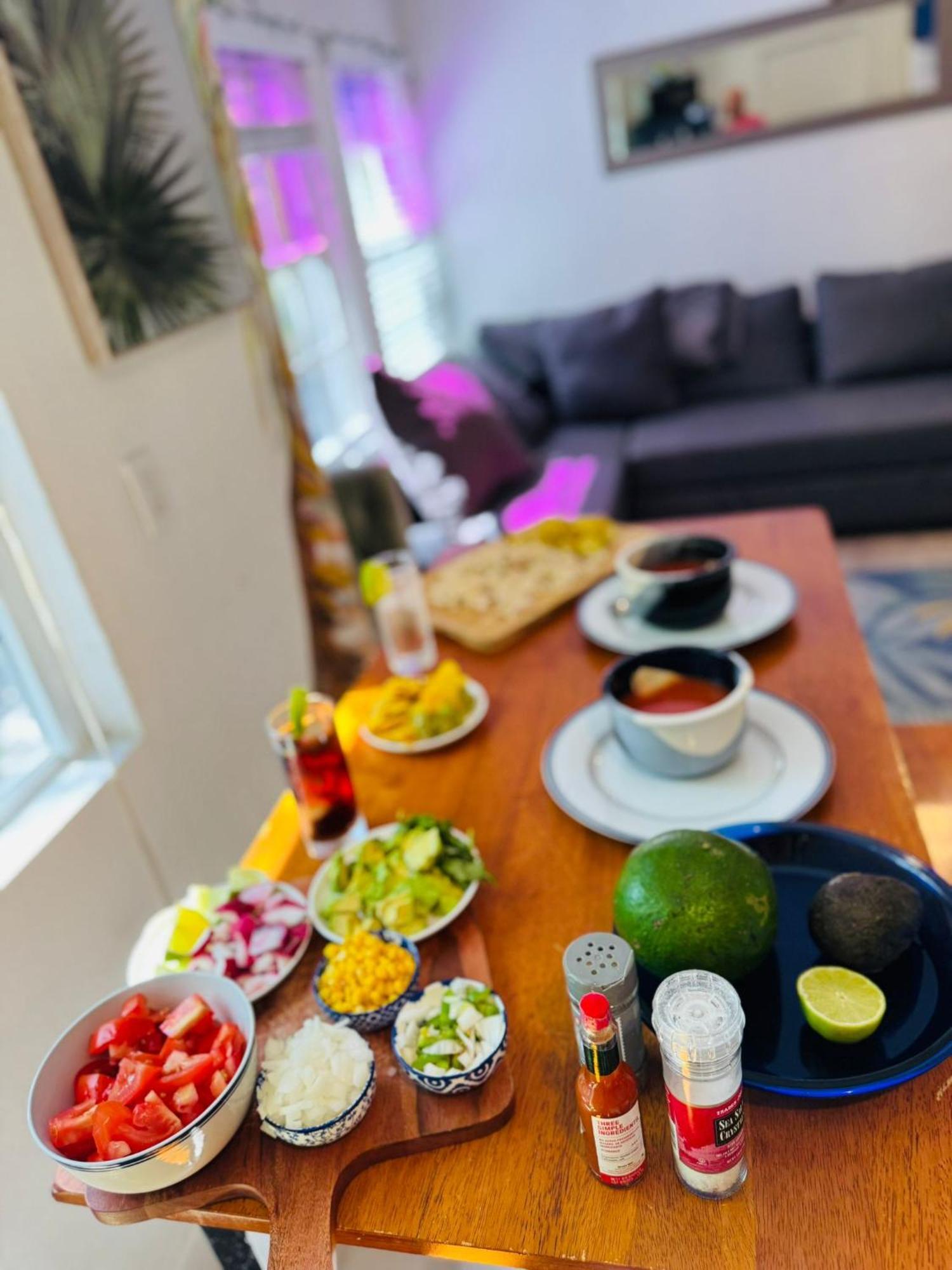Ferienhaus Quiet & Centrally Located House - Private Parking, Laundry And Storage For Luggage